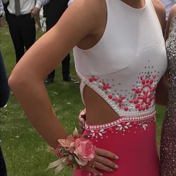 Prom dress - Picture 1 of 2
